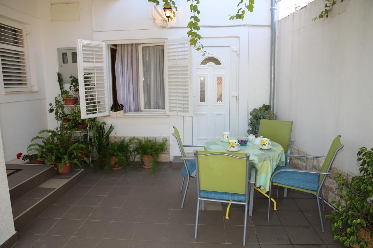 Apartment Lambasa Vodice Esterno foto