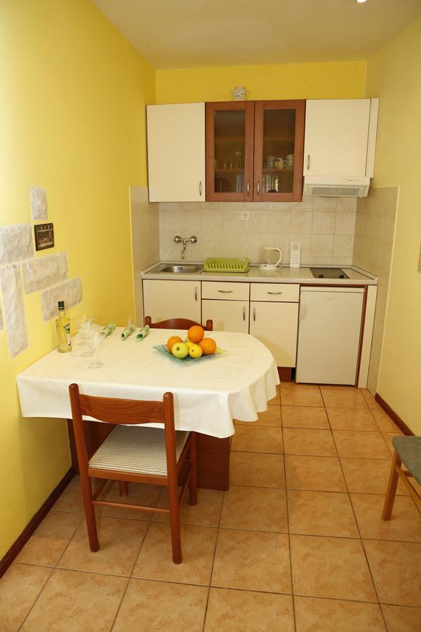 Apartment Lambasa Vodice Esterno foto