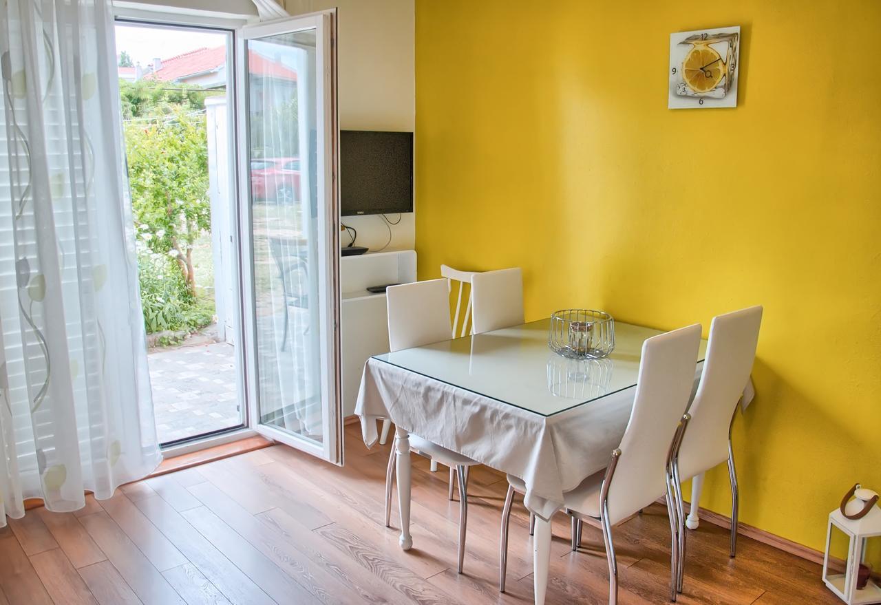 Apartment Lambasa Vodice Esterno foto